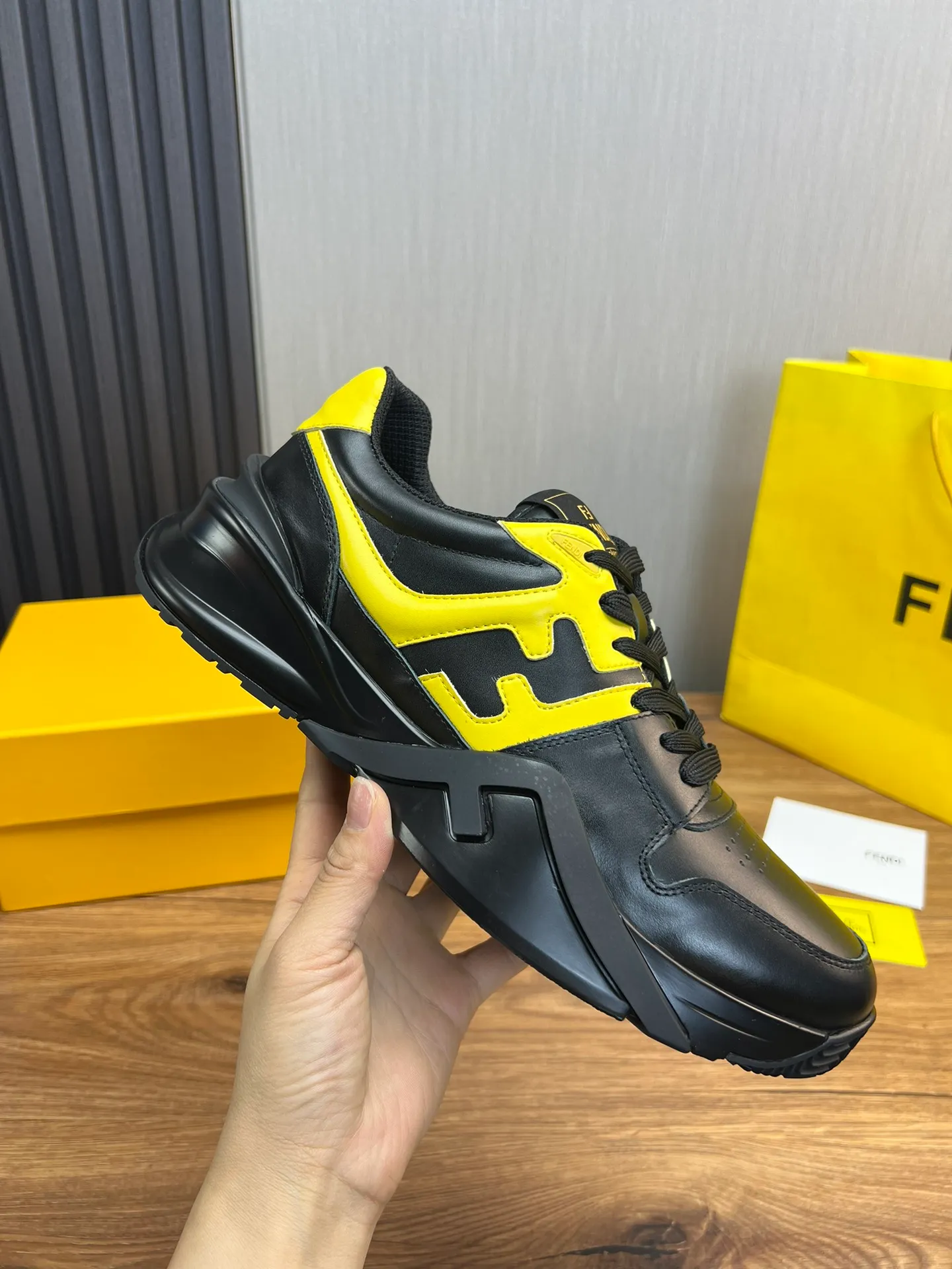 Men's shoes 💰520💰 Fendi [Fendi] hot style is on the market 🔥Fashionable casual men's shoes 🔱 Made of original cowhide + breathable mesh lining + sheepskin feet, perfect shape, top quality, you deserve it 🔜Original outsole, ultra-light, non-slip and wear-resistant 👣 Standard size 38-44 (customized in 45)